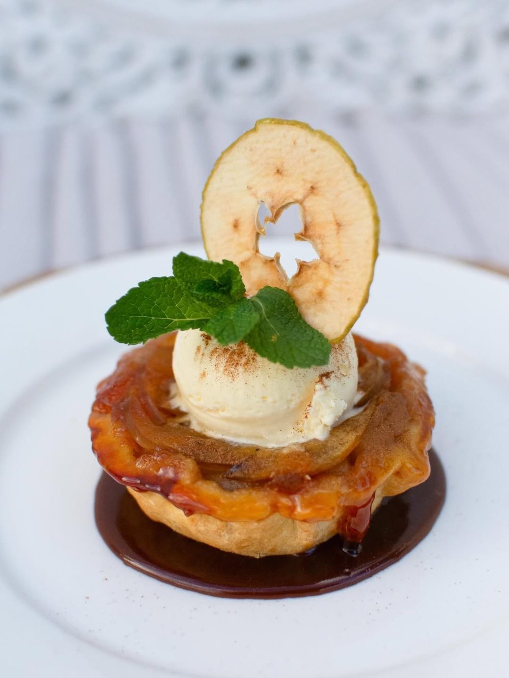 Apple tarte tatin